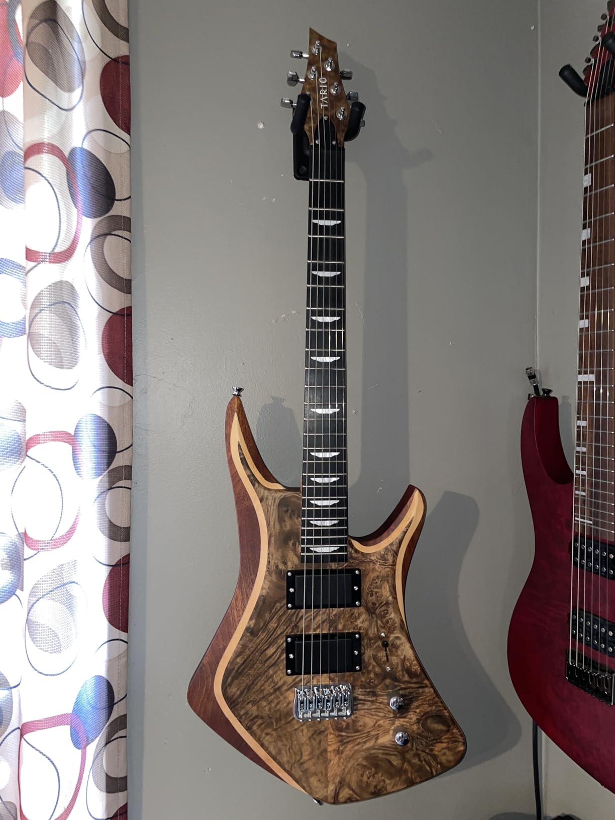 TARIO 6-String Electric Guitar, Maple Burl Veneer Top, Sapele Body, Maple Neck, 24 Frets, HPL Fingerboard, Dual Humbucker Pickups (H-H), Fixed Bridge customer photo 1