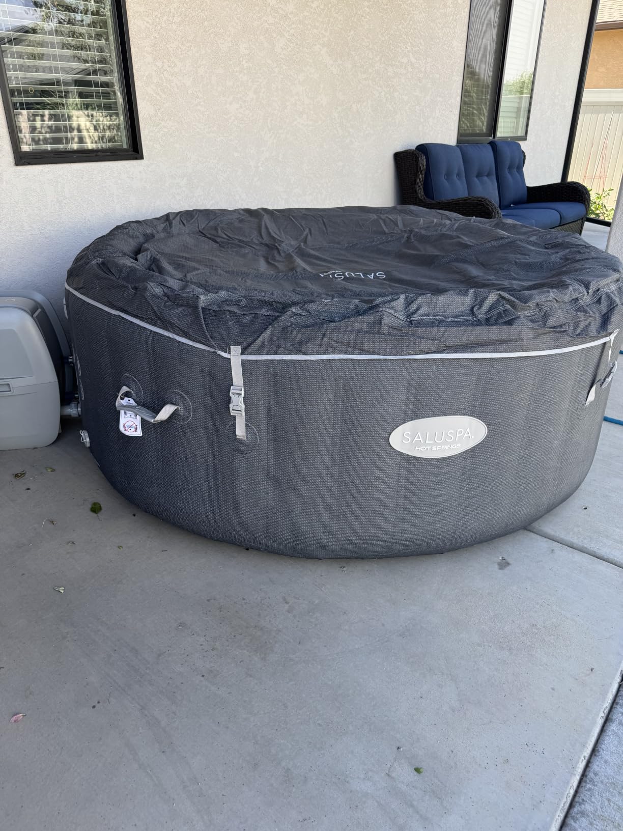 SaluSpa Hot Springs 2-4 Person Round Inflatable Hot Tub, Energy-Efficient customer photo 2