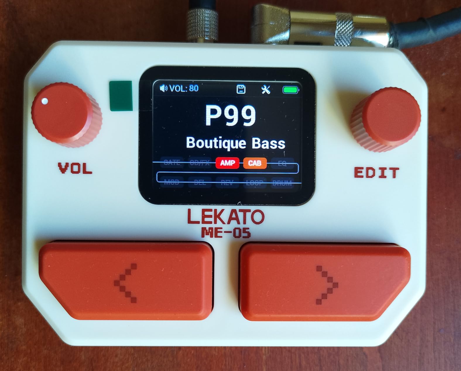 LEKATO Multi Effects Guitar Pedal, 125 Effects, 40 Amp Models & 40 Cab Sims, 40s Looper, 100 Drum Rhythms, Support NAM/IR, USB Audio Interface OTG Function Rechargeable Guitar Effects Pedal (Beige) customer photo 1
