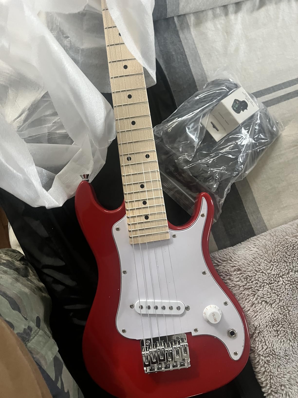 UST-70 30 Inch Kids Electric Guitar Starter Kit with 5W Amplifier, Lightweight Body, Maple Fingerboard, Complete Beginner Guitar Set for Children Ages 6-12 with Accessories (Red) customer photo 2