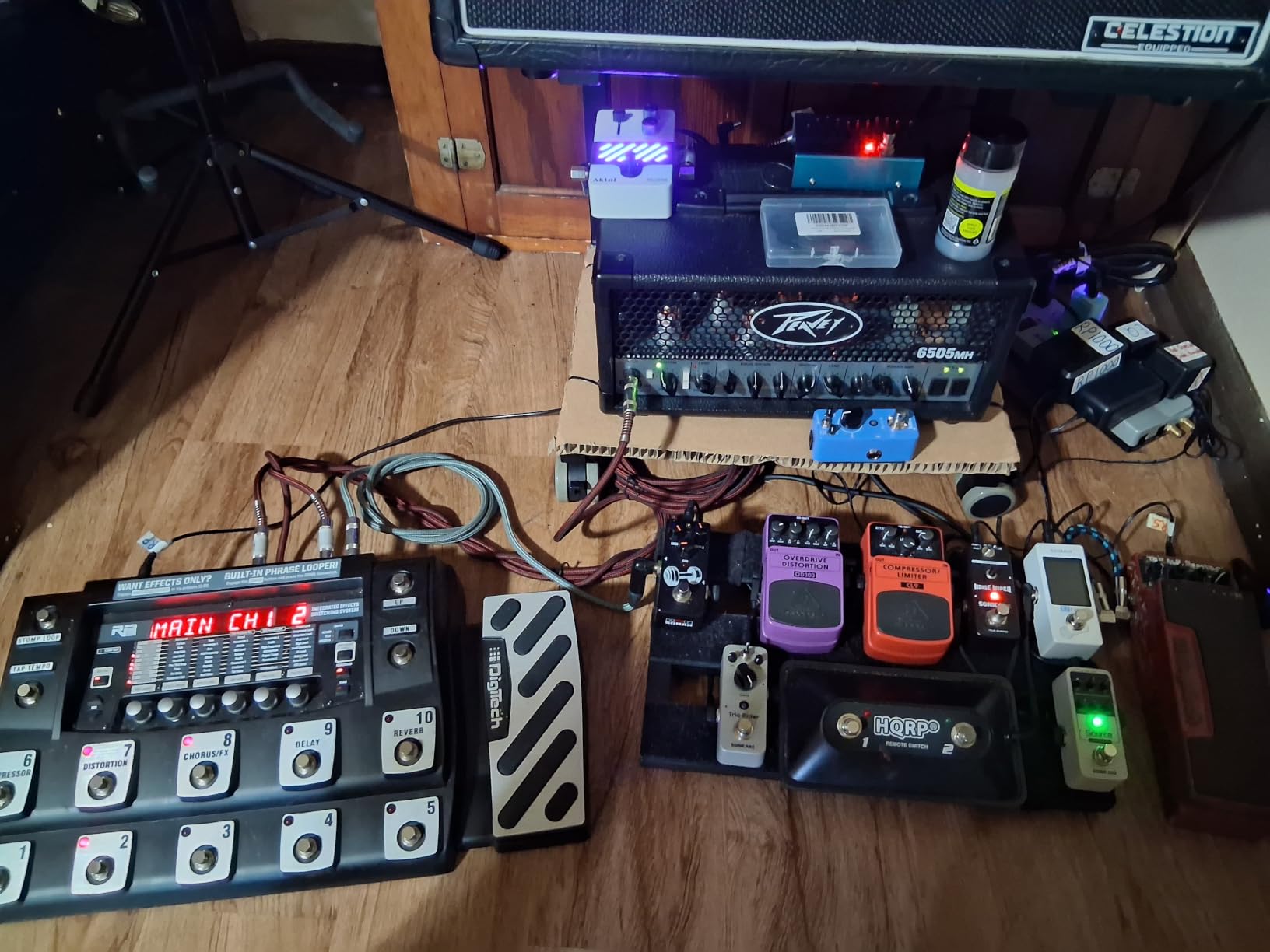 AKLOT Fuzz Electric Guitar Pedal: Thick Vintage Fuzz with Rich Saturation, Dynamic Touch-Responsive Gain, Volume Control, Mini Guitar Effect Pedal with True Bypass, NEON Inferno customer photo 2