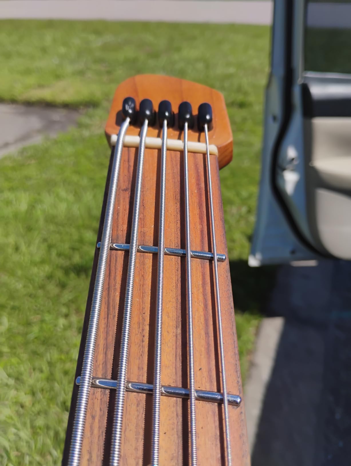 TARIO Headless 5 String Bass Guitar Multiscale Fanned Frets, Okoume Body, Roasted Maple Neck, Rosewood Fingerboard, Electric Bass Guitar customer photo 2