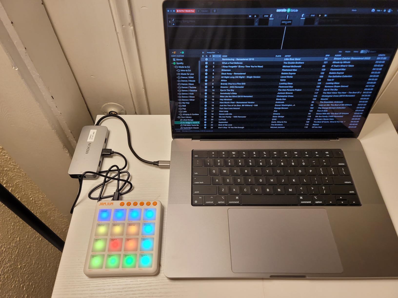 Mini Wireless MIDI Controller Pad for Beat Making & DJ Performance, 16 RGB Velocity Pads with Aftertouch customer photo 1