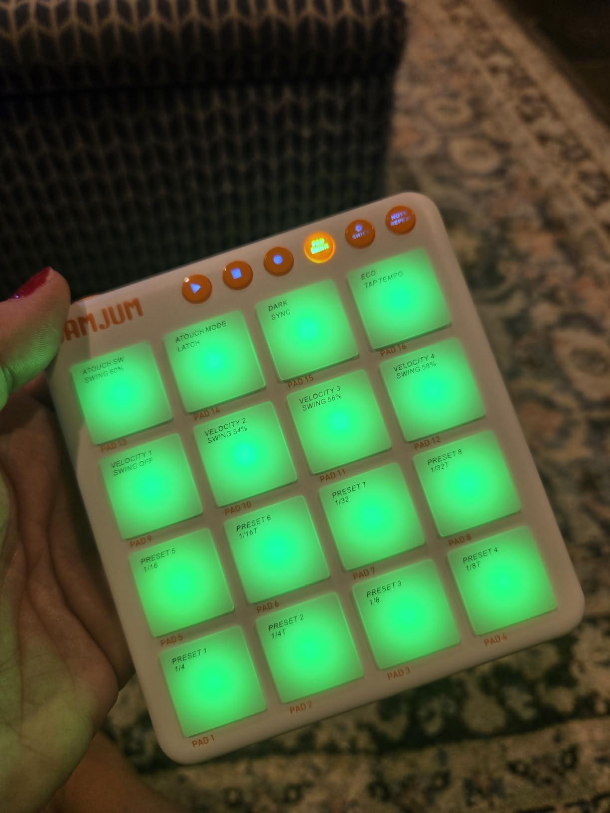 Mini Wireless MIDI Controller Pad for Beat Making & DJ Performance, 16 RGB Velocity Pads with Aftertouch customer photo 2