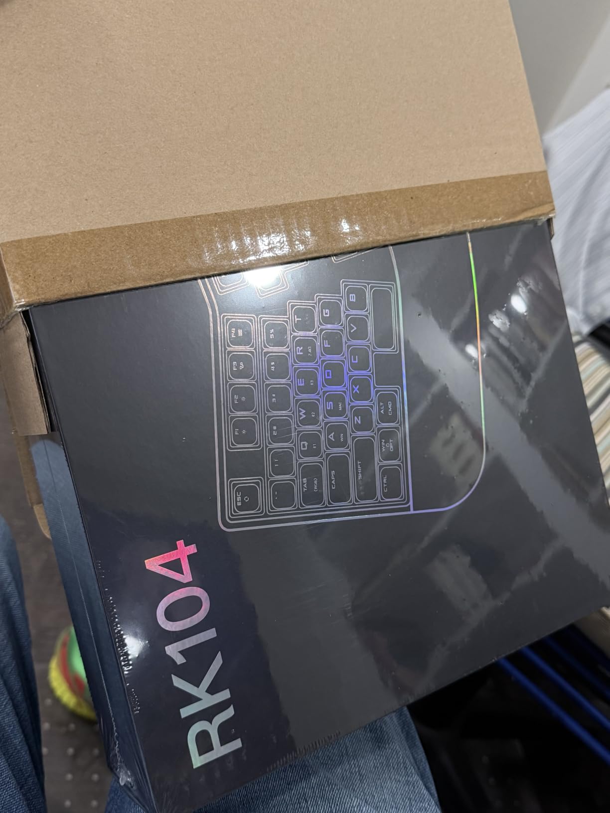Ergonomic Mechanical Keyboard with Wrist Rest, RGB Backlight, Split Design, Full Size 104-Key customer photo 1