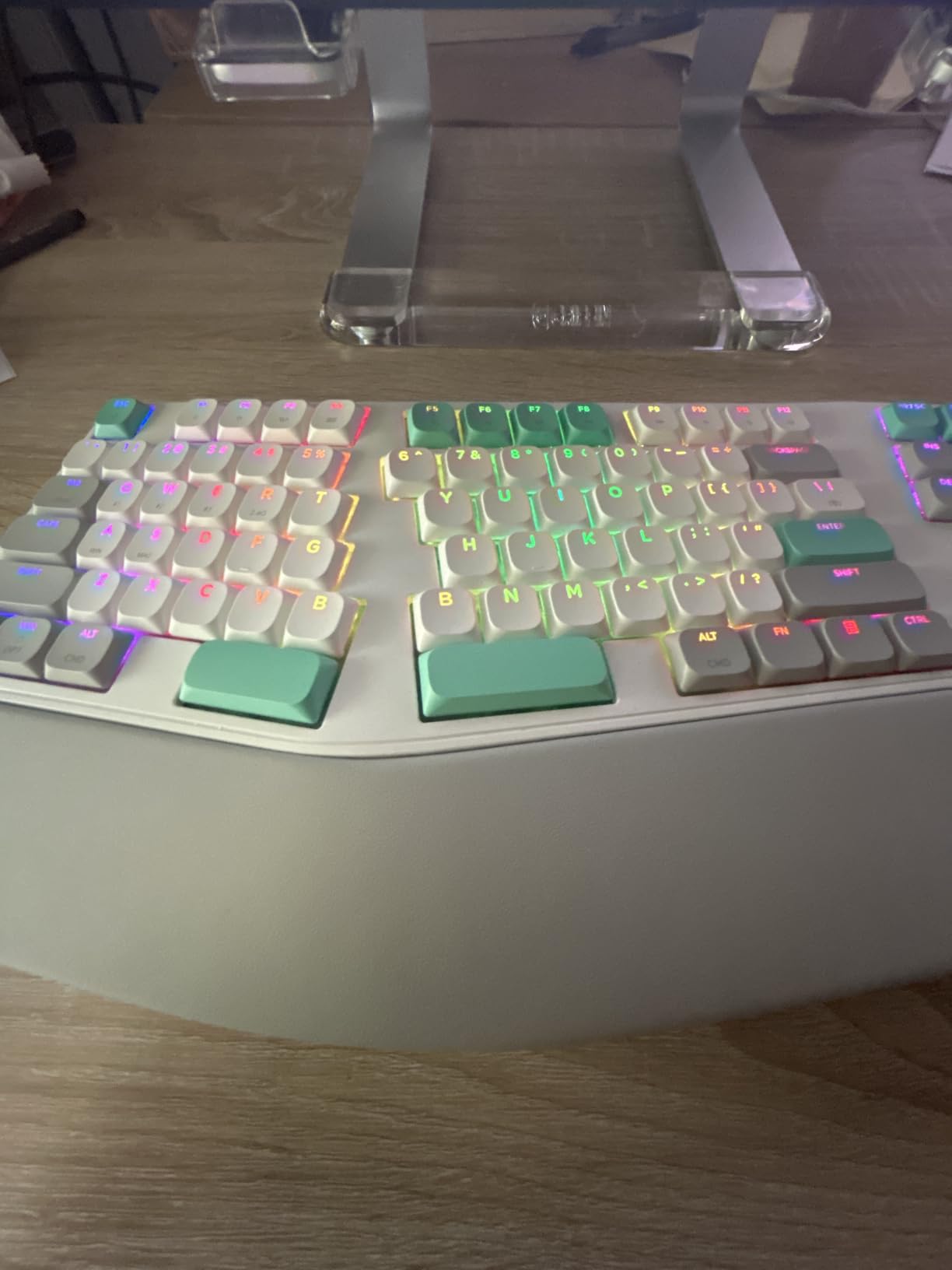 Ergonomic Mechanical Keyboard with Wrist Rest, RGB Backlight, Split Design, Full Size 104-Key customer photo 2