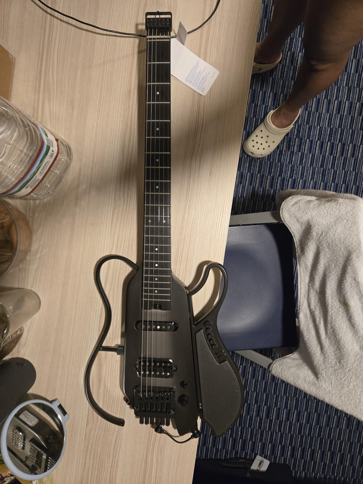 Donner HUSH X LIVE Headless Electric Guitar, Detachable Speaker, White | Travel Guitar, with Built-in Amp Modeling & Effects, Bluetooth Practice Guitar Kit, with Gig Bag customer photo 2
