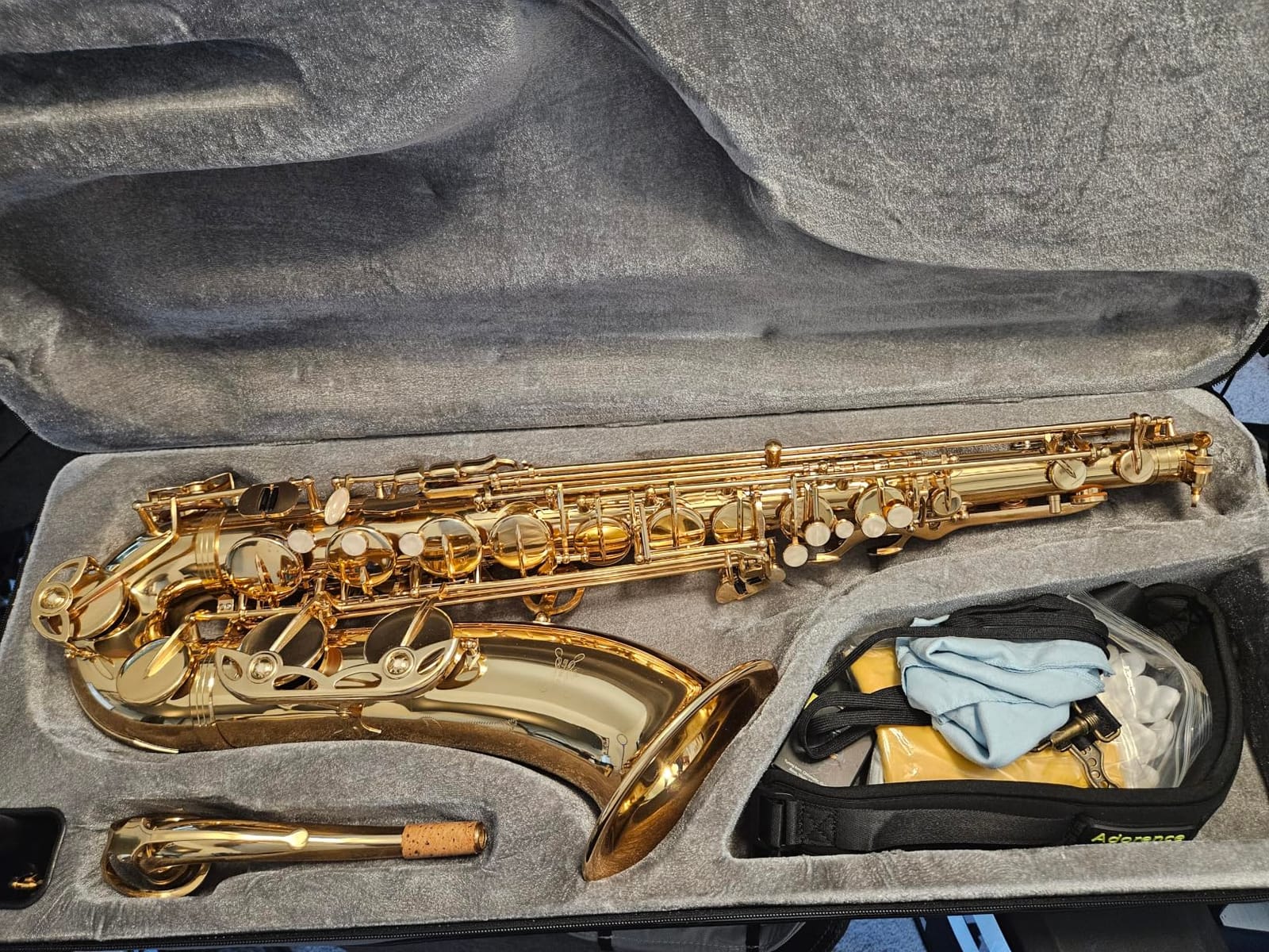 STRICH Bb Tenor Saxophone for Student Beginner, Brass Tenor Sax Kit with Hard Case Stand Neck Strap Mouthpiece and Reeds for Band School, STS-130G, Gold customer photo 2