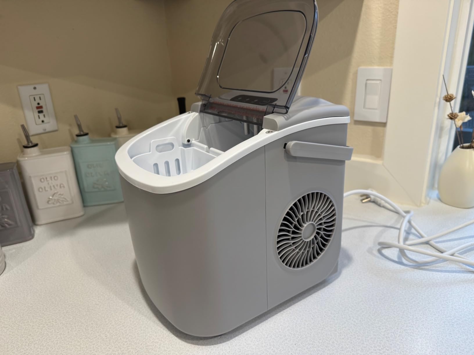 Countertop Portable Ice Maker, 8 Cubes in 6 Mins Fast Ice Making, 26Lbs Ice Per Day Auto Self-Cleaning Ice Machine with Ice Basket & Scoop, Compact Mini Ice Maker for Home Kitchen Office Bar RV Travel customer photo 1