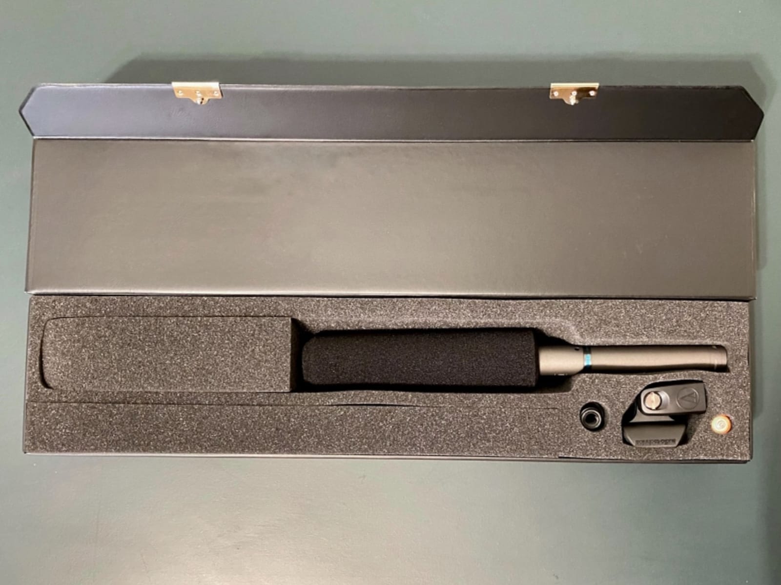 Audio-Technica AT897 Line/Gradient Shotgun Condenser Microphone customer photo 1