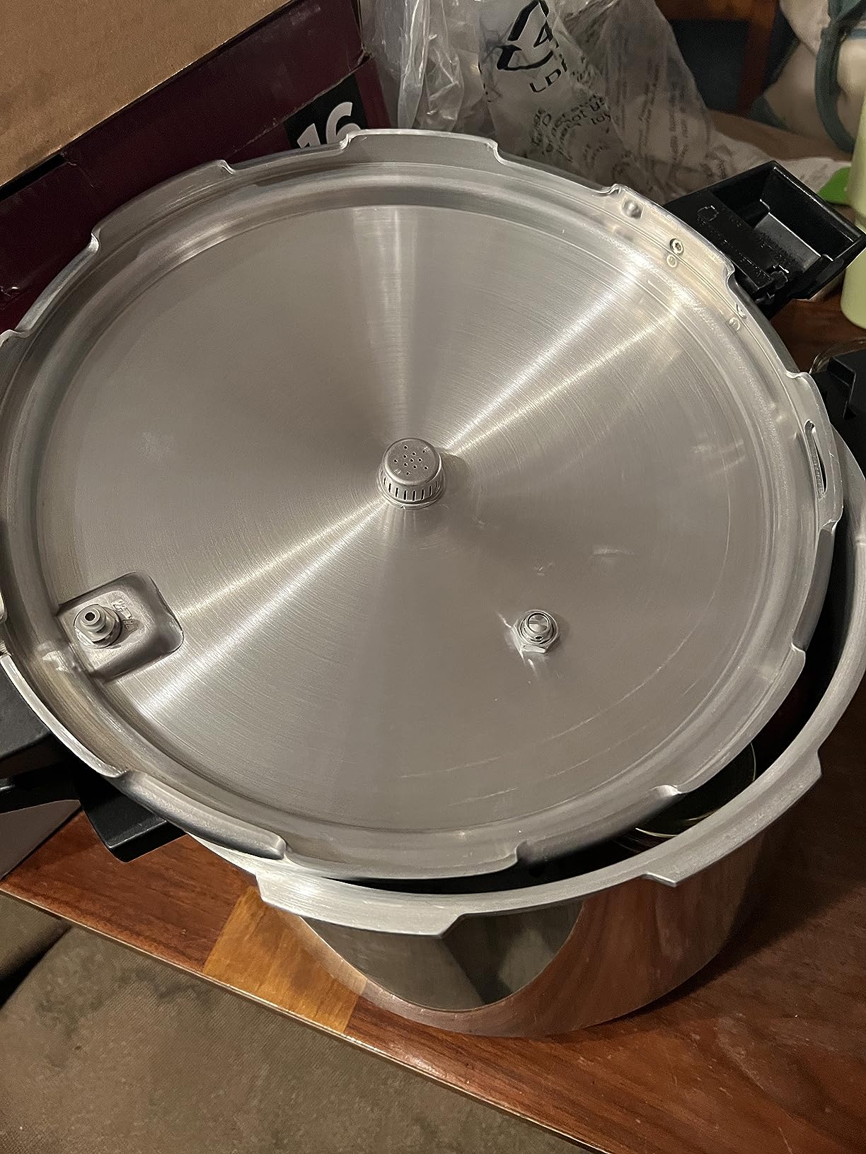 Mirro 7114000228 92116 Polished Aluminum 5 / 10 / 15-PSI Pressure Cooker / Canner Cookware, 16-Quart, Silver customer photo 1