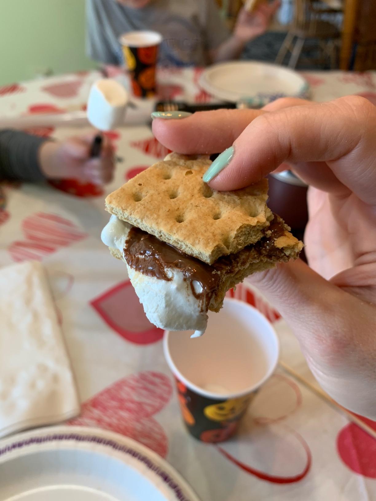 Nostalgia Tabletop Indoor Electric S'mores Maker - Smores Kit With Marshmallow Roasting Sticks and 4 Trays for Graham Crackers, Chocolate, and Marshmallows - Movie Night Supplies - Brown customer photo 1