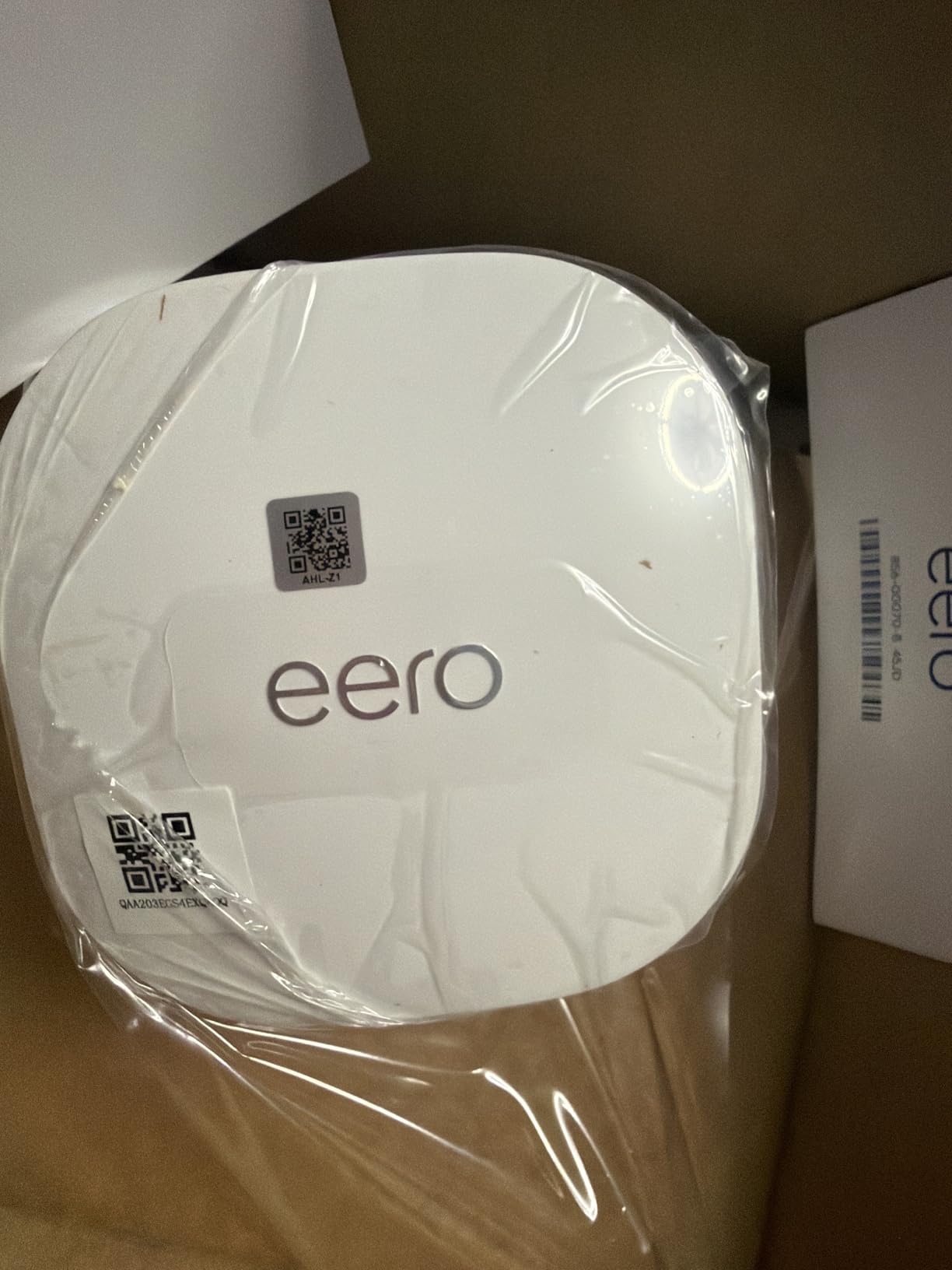 Like-New Amazon eero 6 mesh wifi add-on extender - Add up to 1,500 sq. ft. of Wi-Fi 6 coverage. Required eero mesh wifi system not included customer photo 2