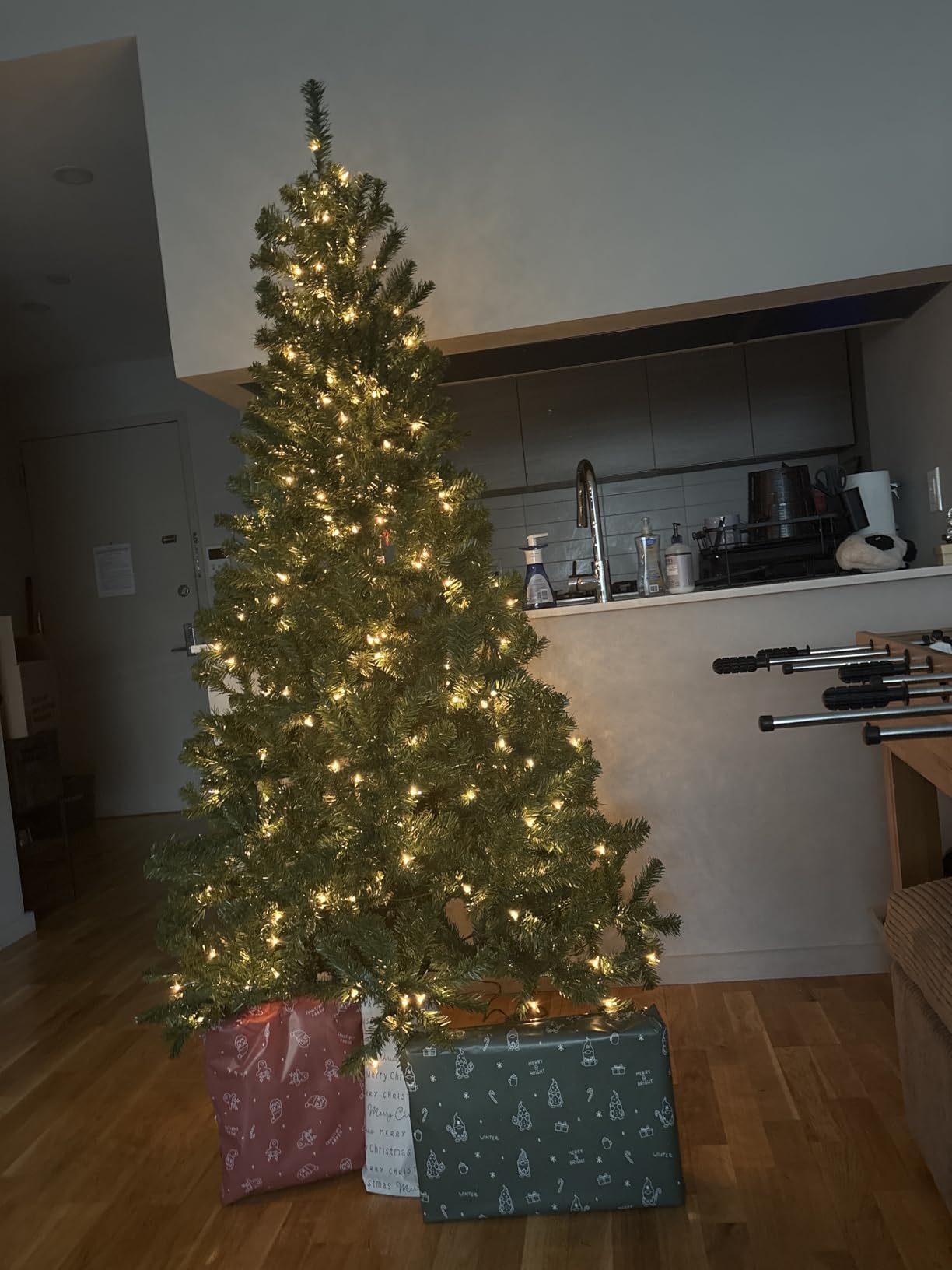 Yaheetech 9ft Pre-lit Christmas Tree with 850 Warm White Lights, Green customer photo 2