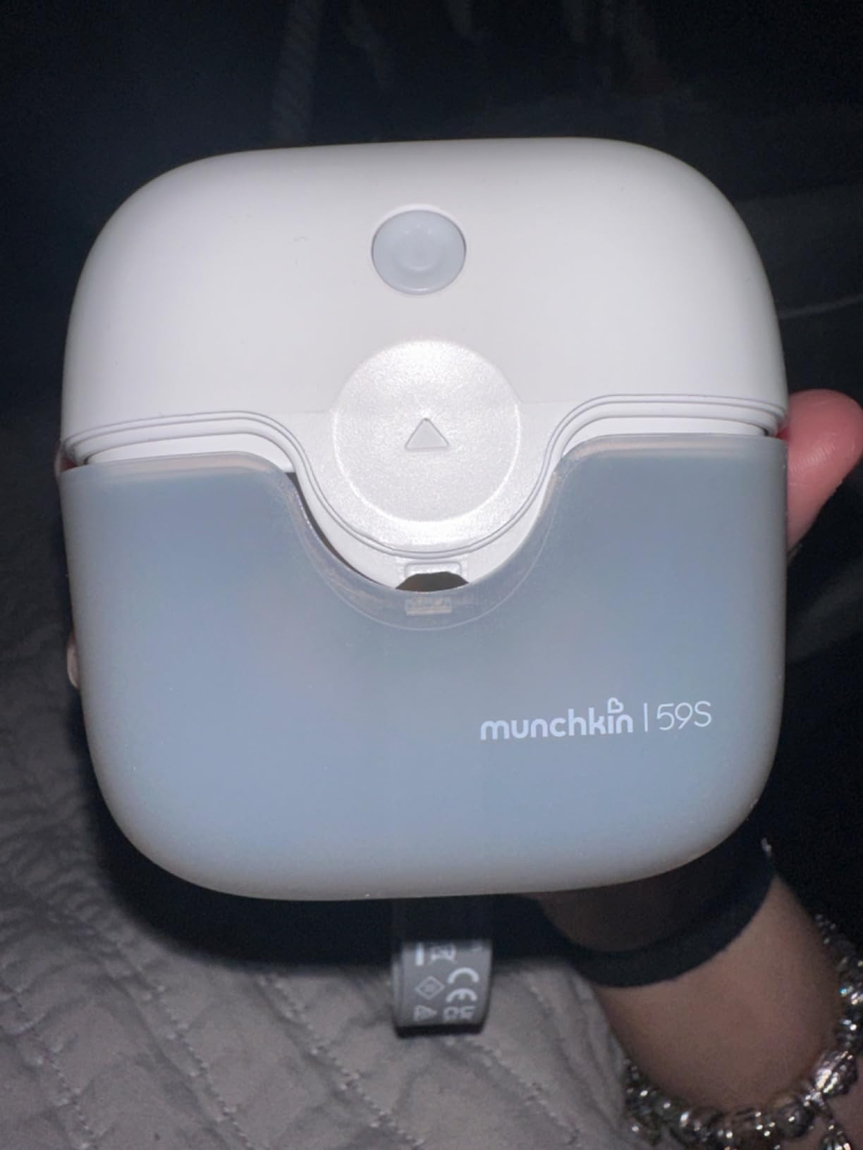 Munchkin® Portable UV Sterilizer Plus with Rechargeable Battery, Mini UV Light Sanitizer Eliminates 99.99% of Germs in 59 Seconds customer photo 1