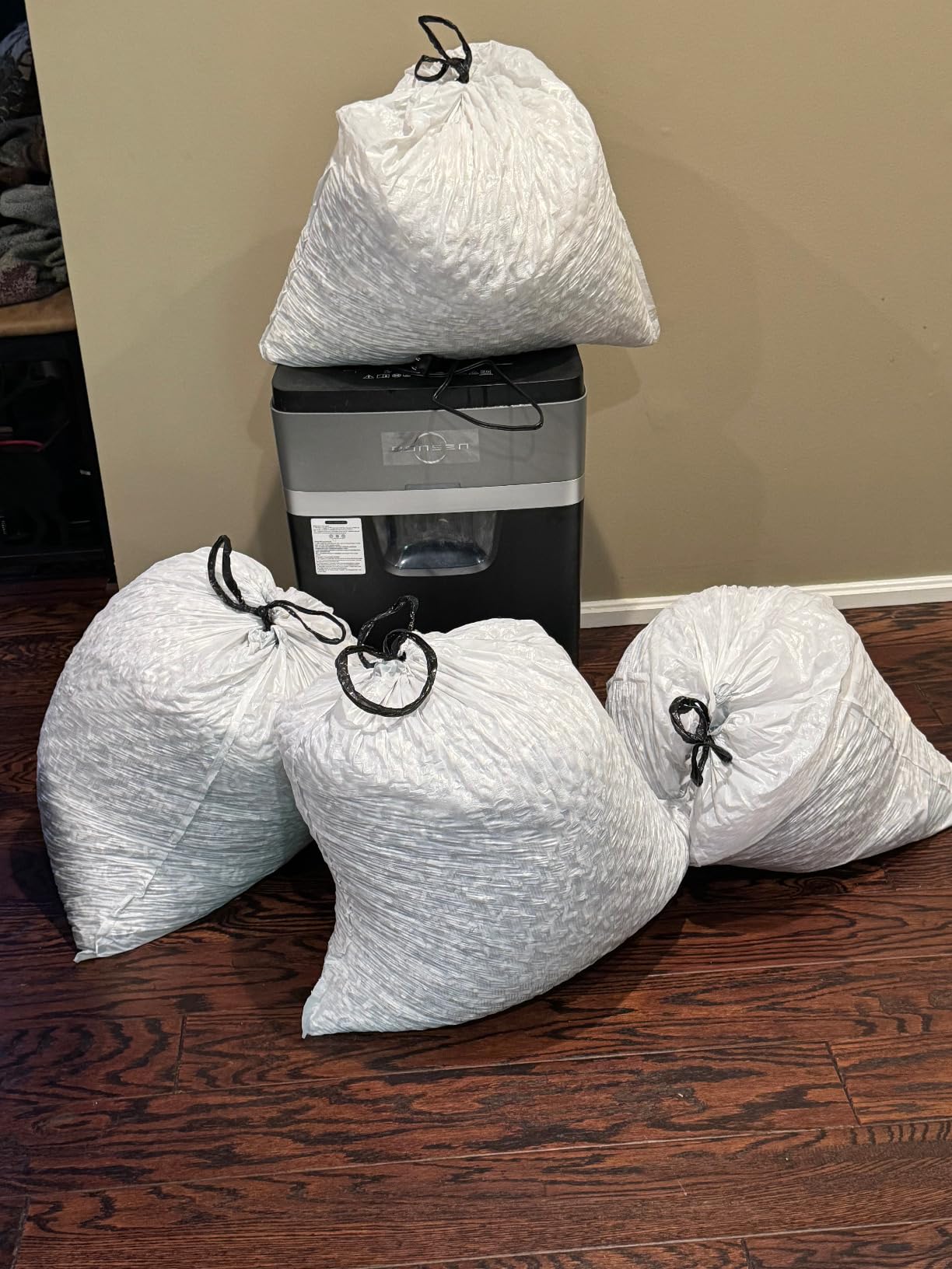 BONSEN 20-Sheet Cross-Cut P-4 High Security Heavy Duty Paper Shredder customer photo 1