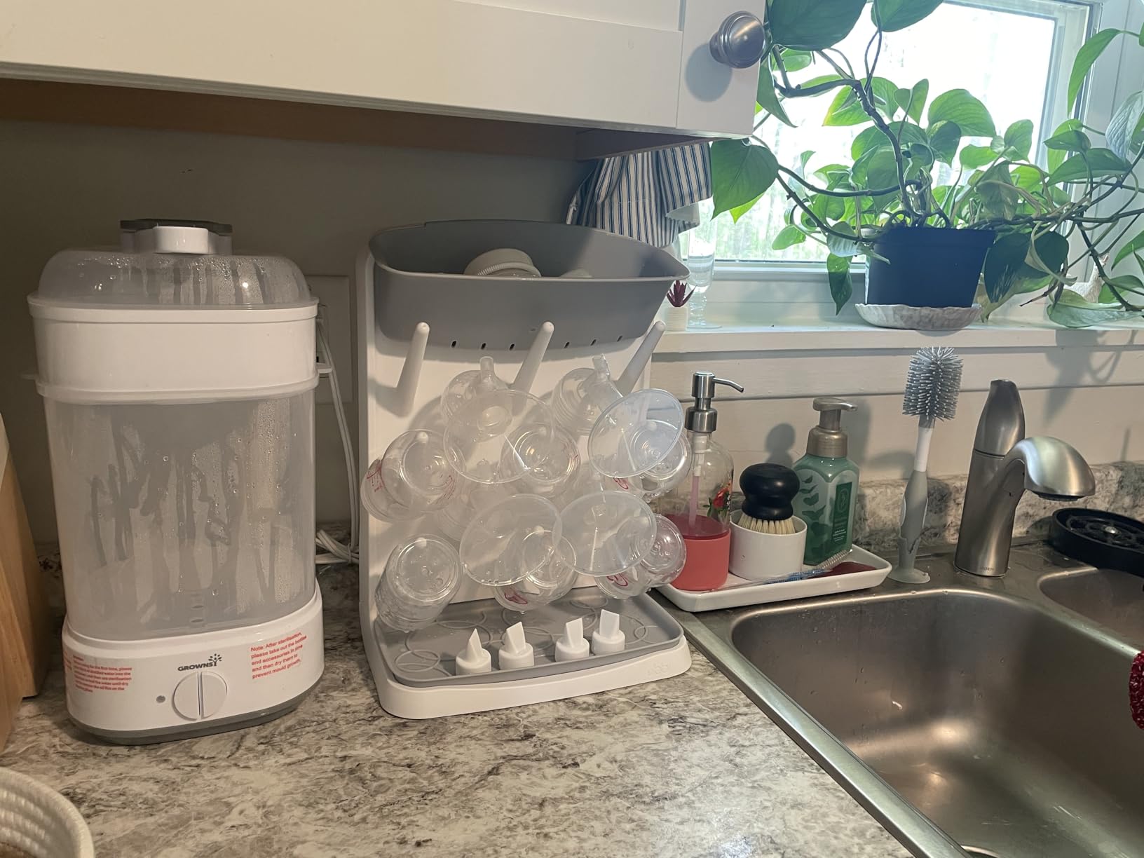 Ubbi Vertical Baby Bottle Drying Rack, Space Saving Countertop Bottle Dryer customer photo 1