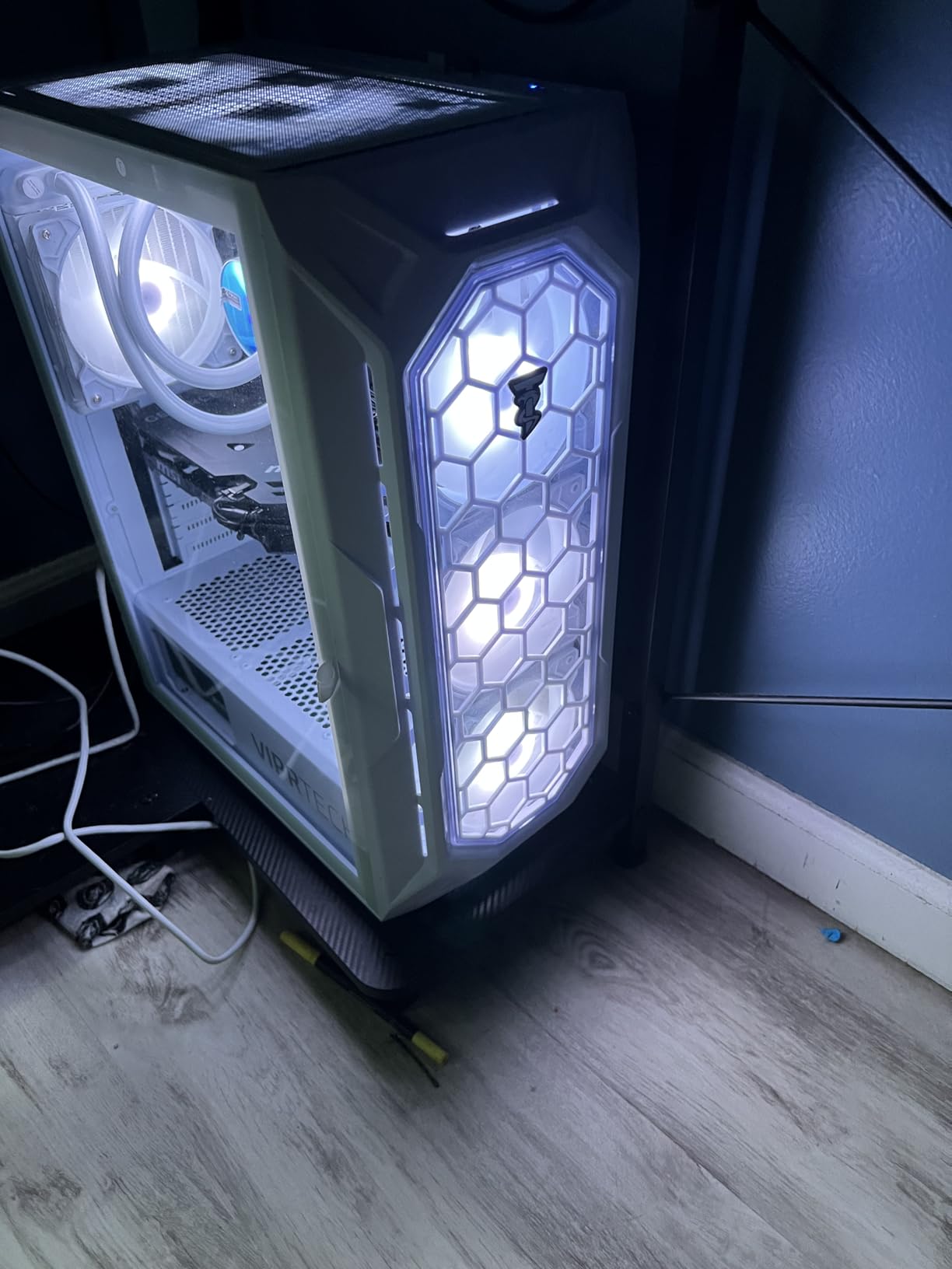VIPRTECH Ghost 3.0 Gaming PC, Ryzen 7, RTX 4060 8GB, 16GB/1TB Arctic White customer photo 2