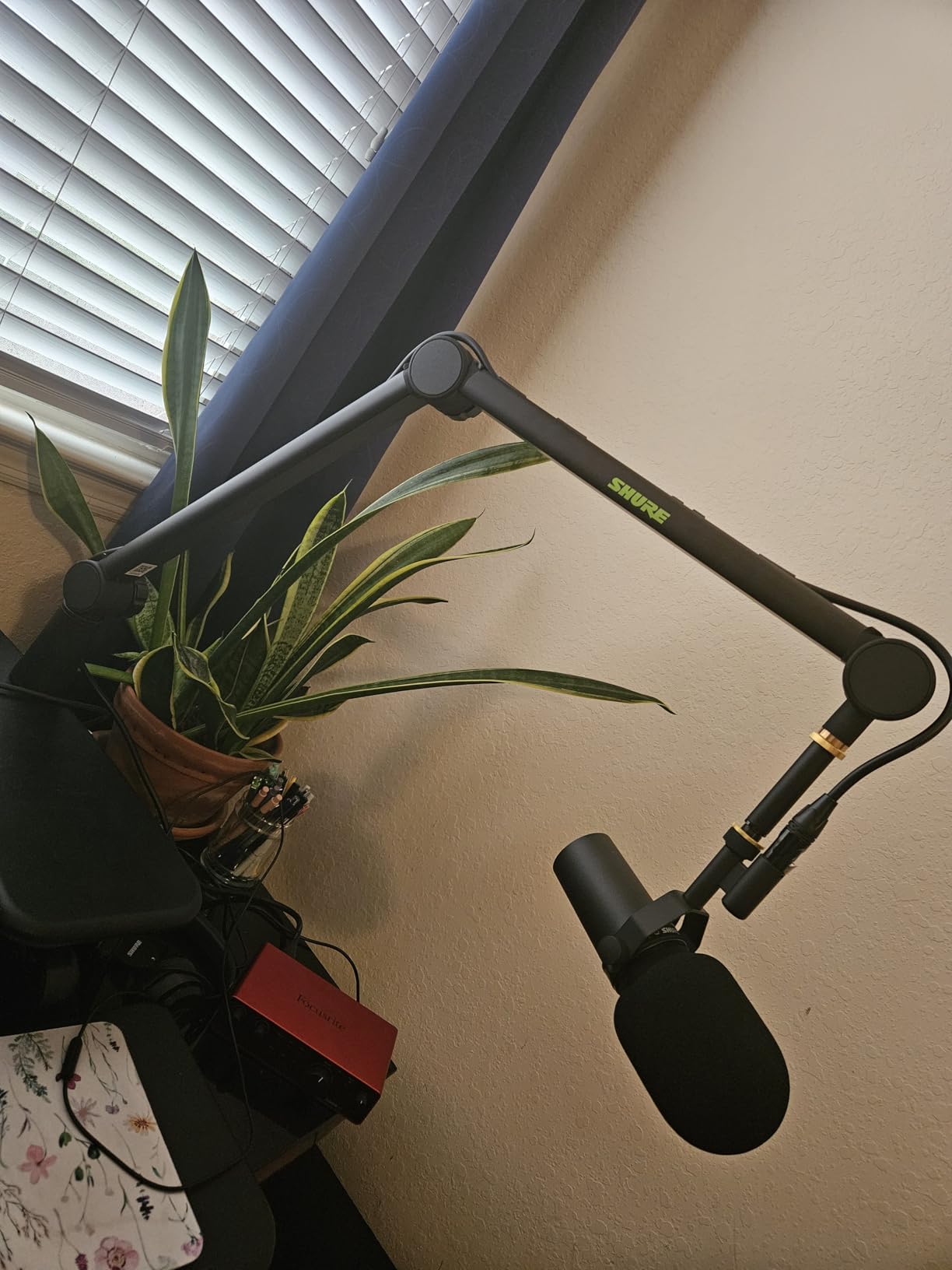 Shure by Gator Deluxe Broadcast Desktop Mic Boom Arm (SH-BROADCAST1) customer photo 1