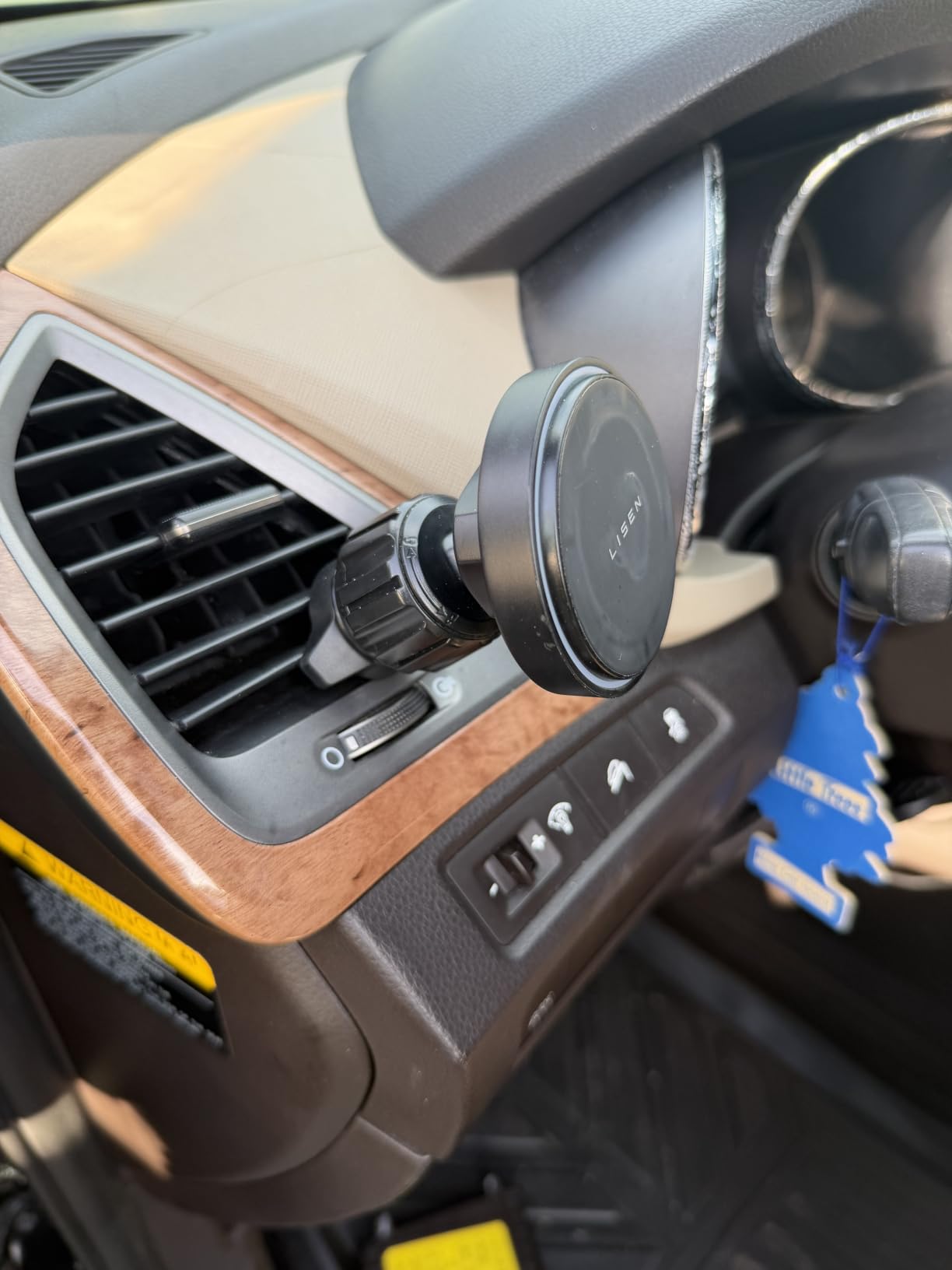 LISEN 2E778 Car Mount customer photo 1