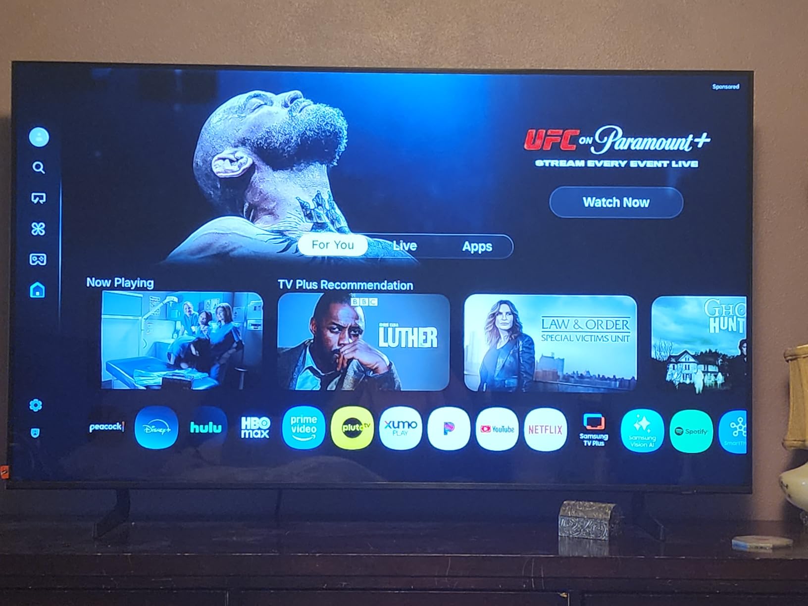 Samsung 32-Inch Class QLED Q8F 4K UHD Smart TV (2025 Model) Q4 AI Processor, 100% Color Volume with Quantum Dot, AirSlim Design, Endless Free Content, Samsung Vision AI, Alexa Built-in customer photo 1