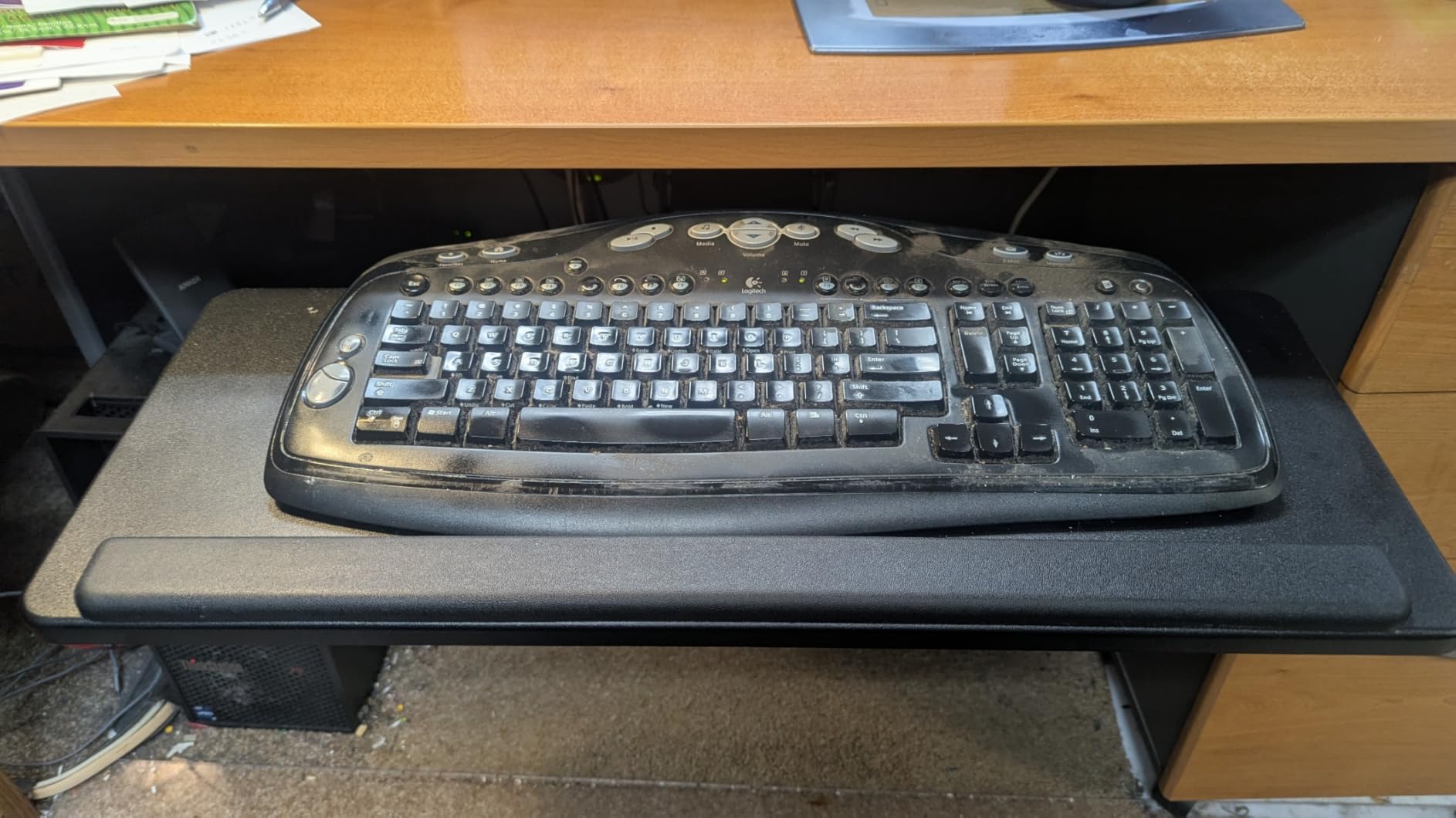 HUANUO Under Desk Keyboard Tray for Flat Bottom and Cross Beam Desks customer photo 1