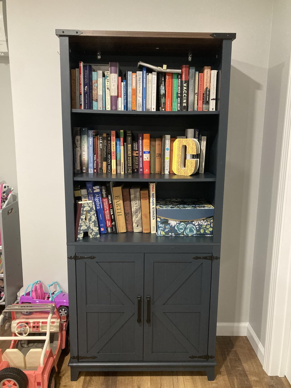 Joaxswe 70in Tall Bookshelf 5 Tier Bookcase with Barn Doors and Adjustable Shelves, Grey Farmhouse Book Shelf with Storage Cabinet, Wood Freestanding Display Bookshelves for Bedroom, Living Room customer photo 1