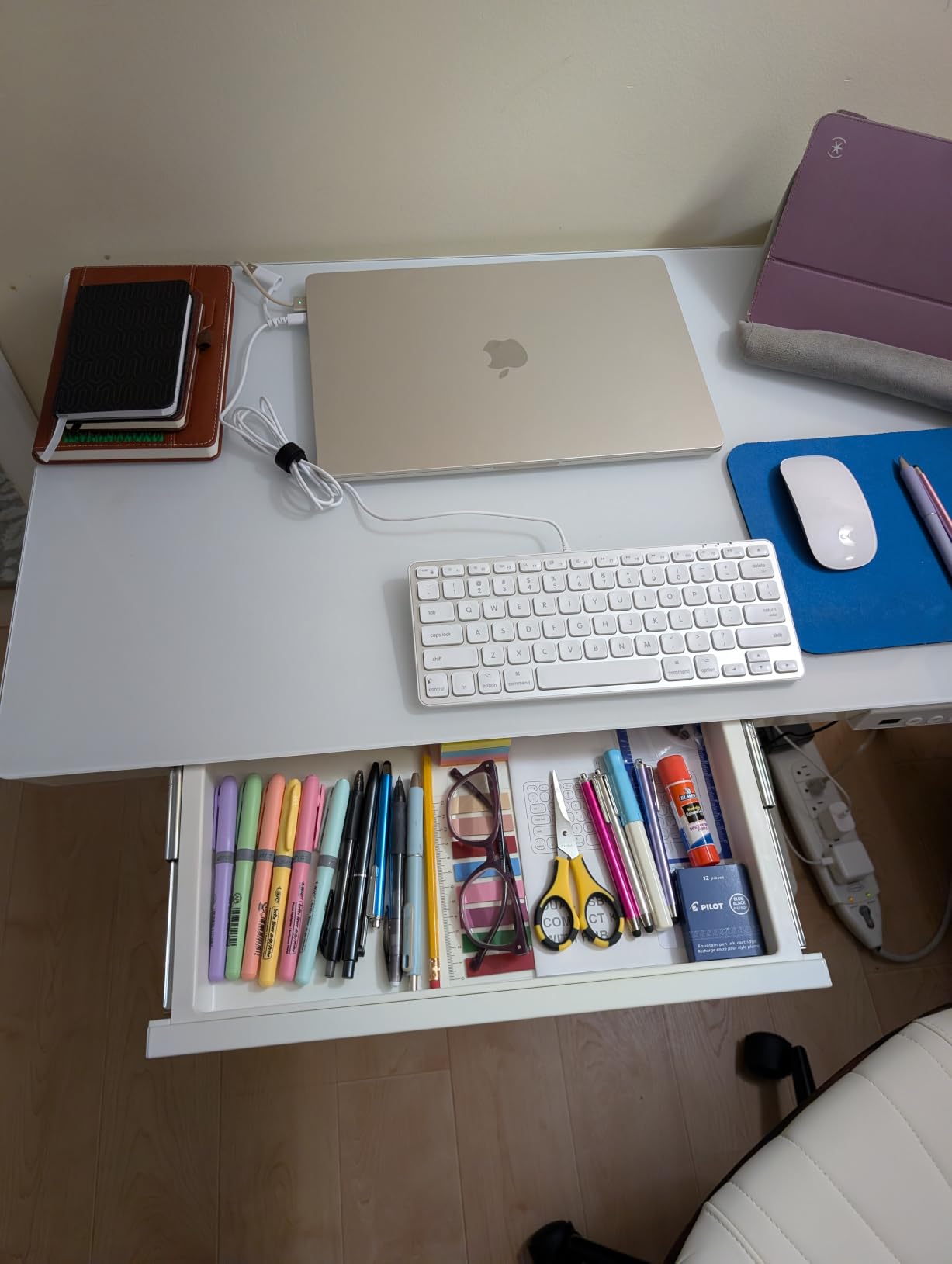 HUANUO Glass Standing Desk with Drawers, 35 X 20 Inch Electric Adjustable Height Desk, Quick Install One-Piece Tabletop with USB Charging Ports, White customer photo 1