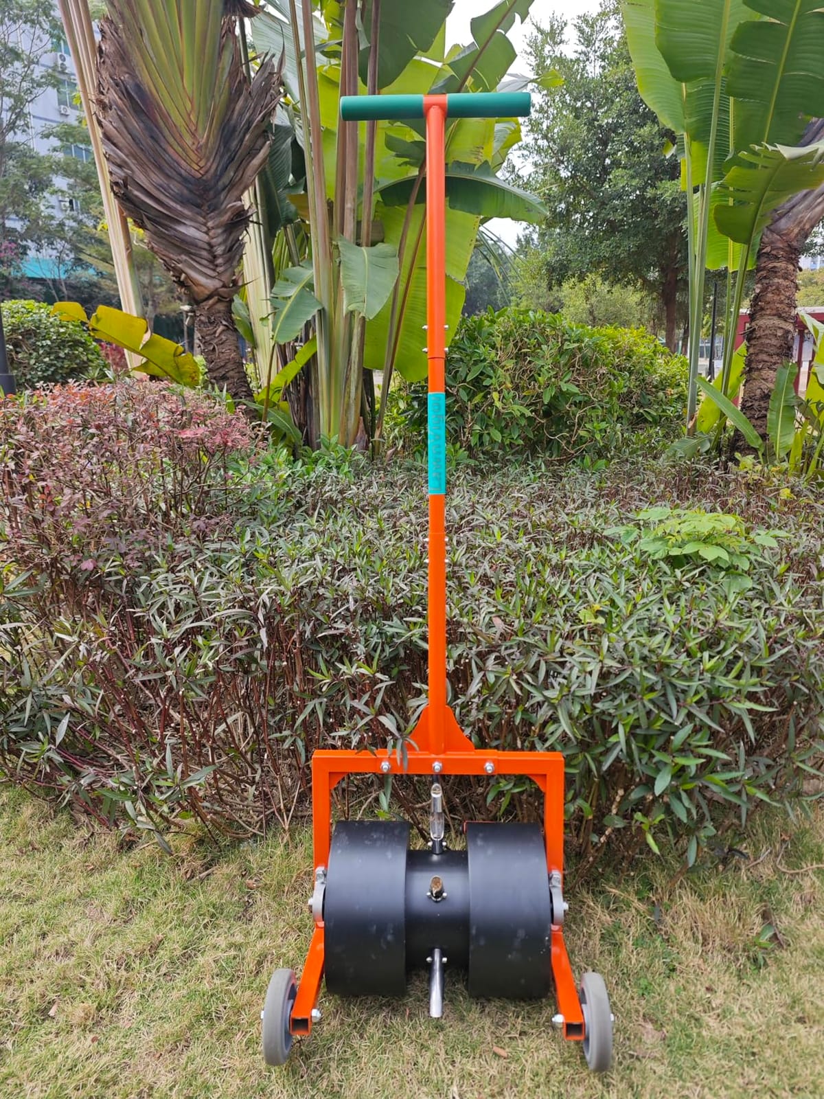 Rolling Lawn Aerator, Non-Clogging Hollow Tine Aerator for Compacted Soil customer photo 2