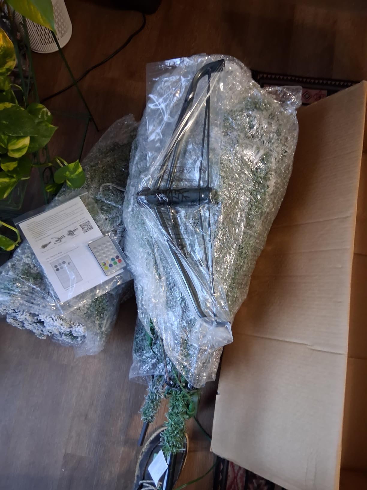 Hykolity 9ft Premium Prelit Christmas Tree, Extra Full 8627 Realistic Tips customer photo 2
