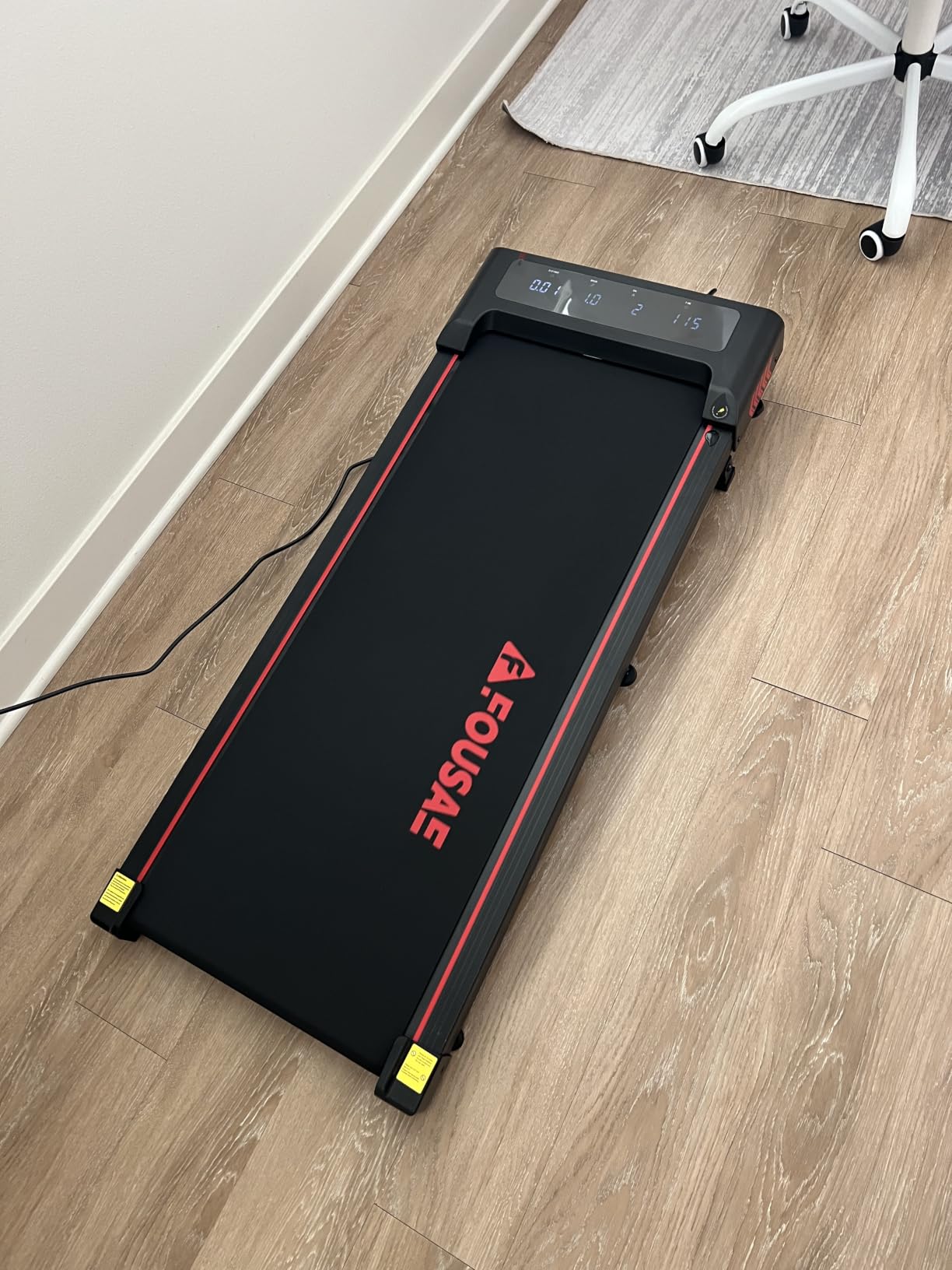 Walking Pad with Incline, FOUSAE 6.2MPH Walking Pad Under Desk Treadmill with 10% Incline, Full Screen LED Display, 2.75HP Brushless Drive, 12 HIIT Programs, Remote Control, 350 LBS Capacity customer photo 1